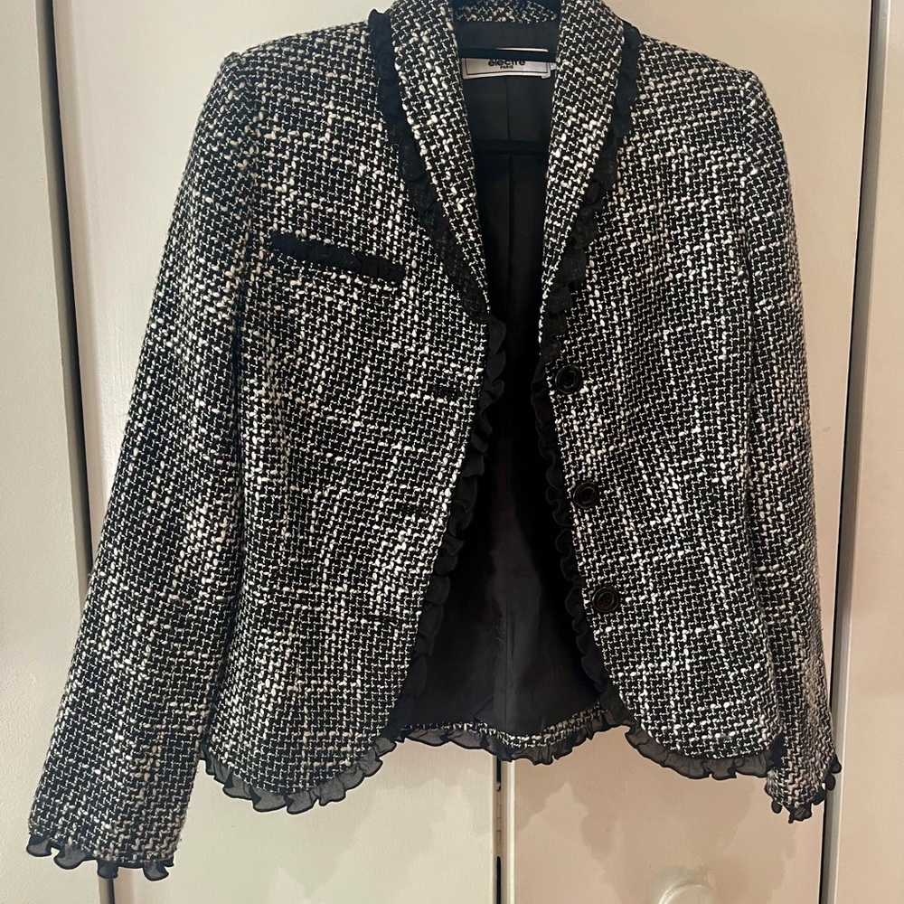 Chic Parisian Textured Blazer with ruffled edges